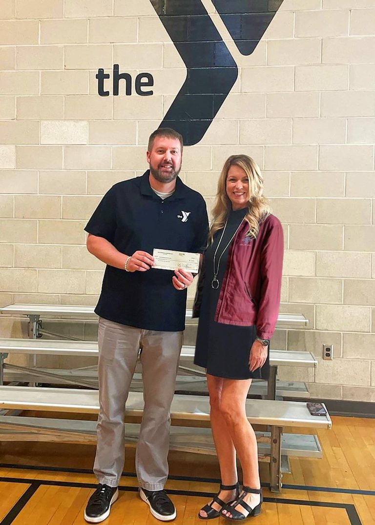 Mesa Hohokam member, Sally Jo Harrison, had the honor of presenting a check from the Hohokam Foundation to Ross Farnsworth East Valley YMCA CEO Greg Bouslog.